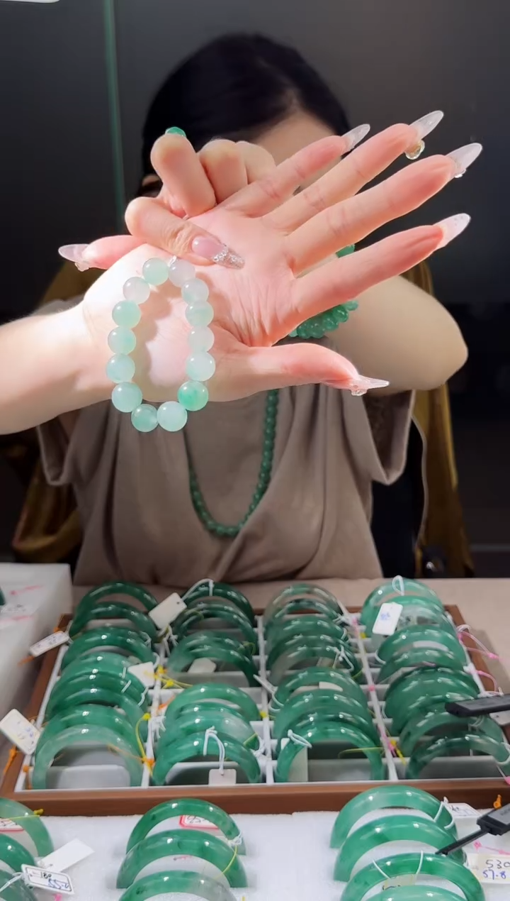 【闪购商品】石英质玉手镯未镶嵌240