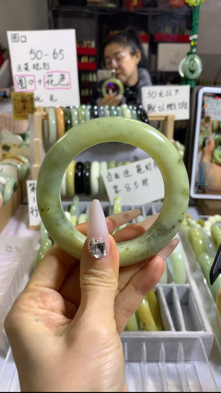 未镶嵌岫玉手镯65 59+ 包容