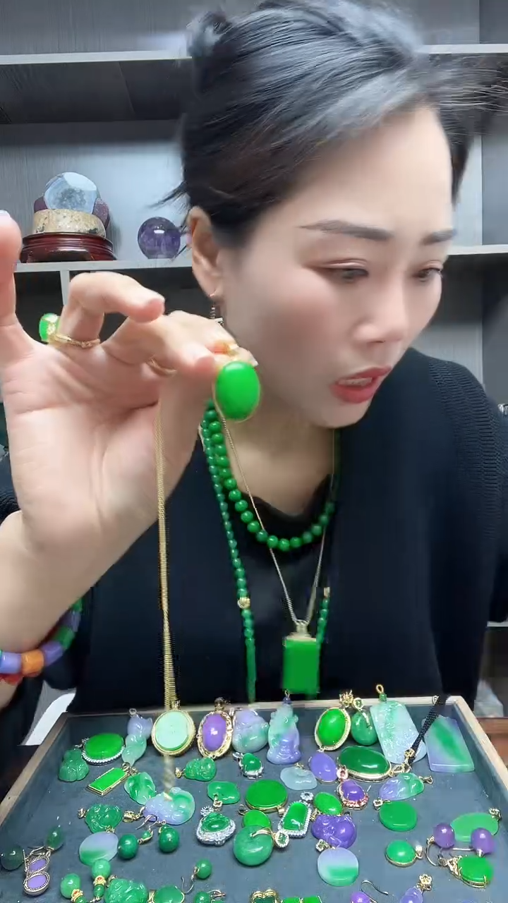 【闪购商品】翡翠吊坠(赠链)14K金镶嵌吊坠