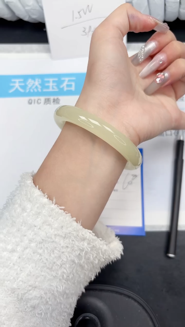 【闪购商品】石英质玉手镯未镶嵌330-60
