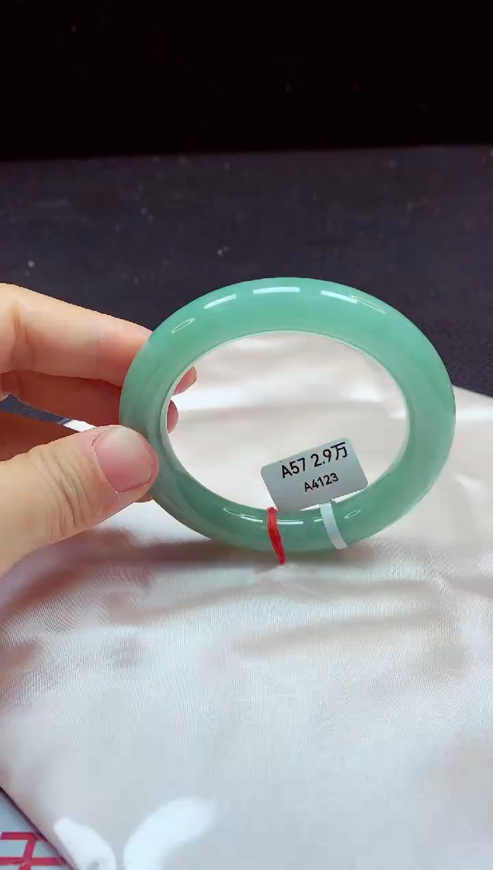 【闪购商品】翡翠手镯未镶嵌镯子57+