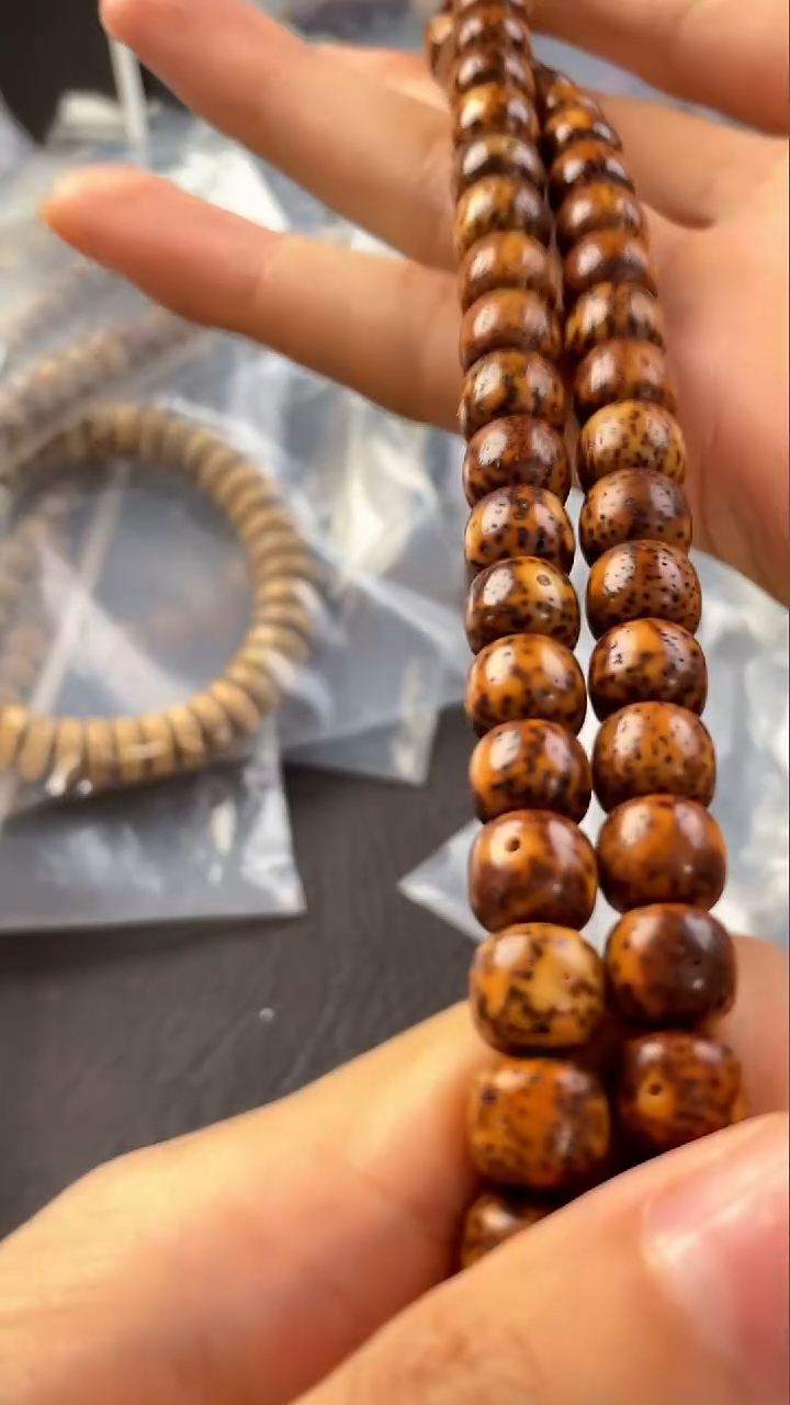 星月菩提吊坠精工级浅珀桶珠9*8长串