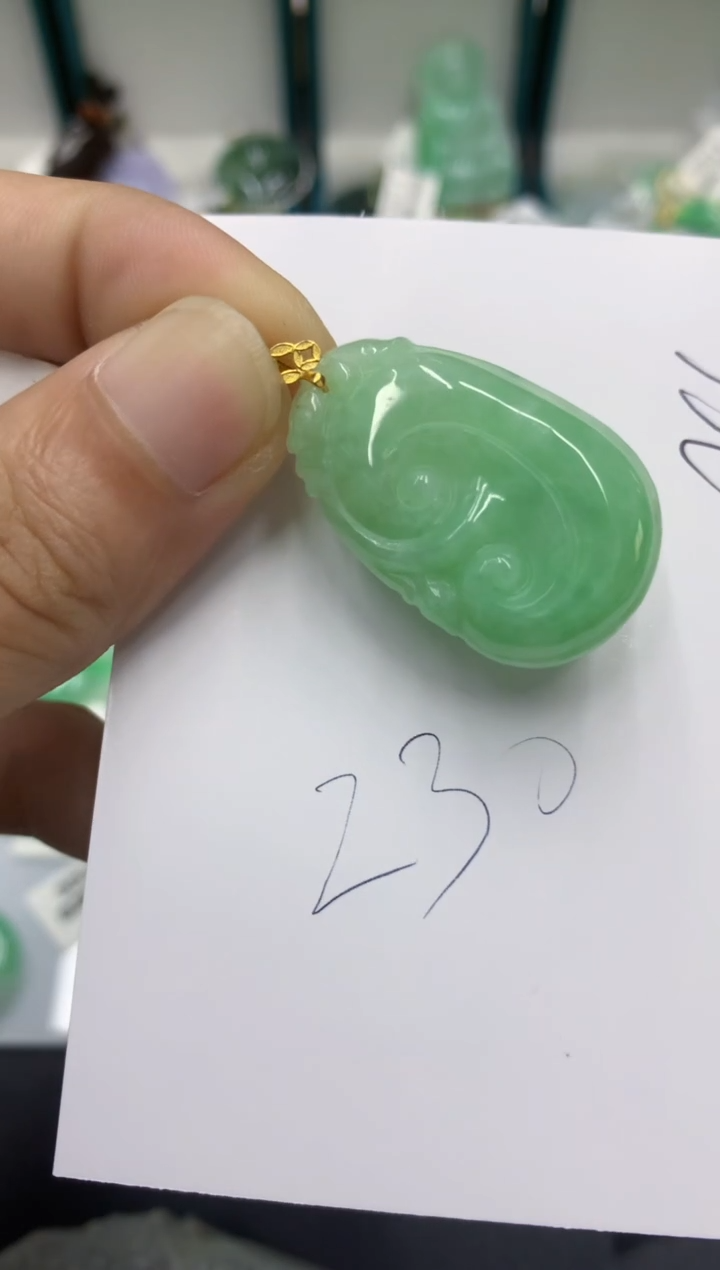 翡翠18K金镶嵌颈饰翡翠