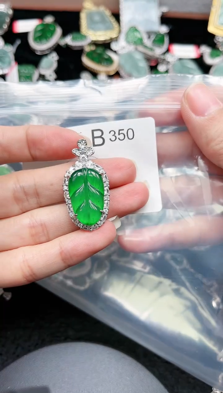 【闪购商品】翡翠颈饰未镶嵌350赠皮绳