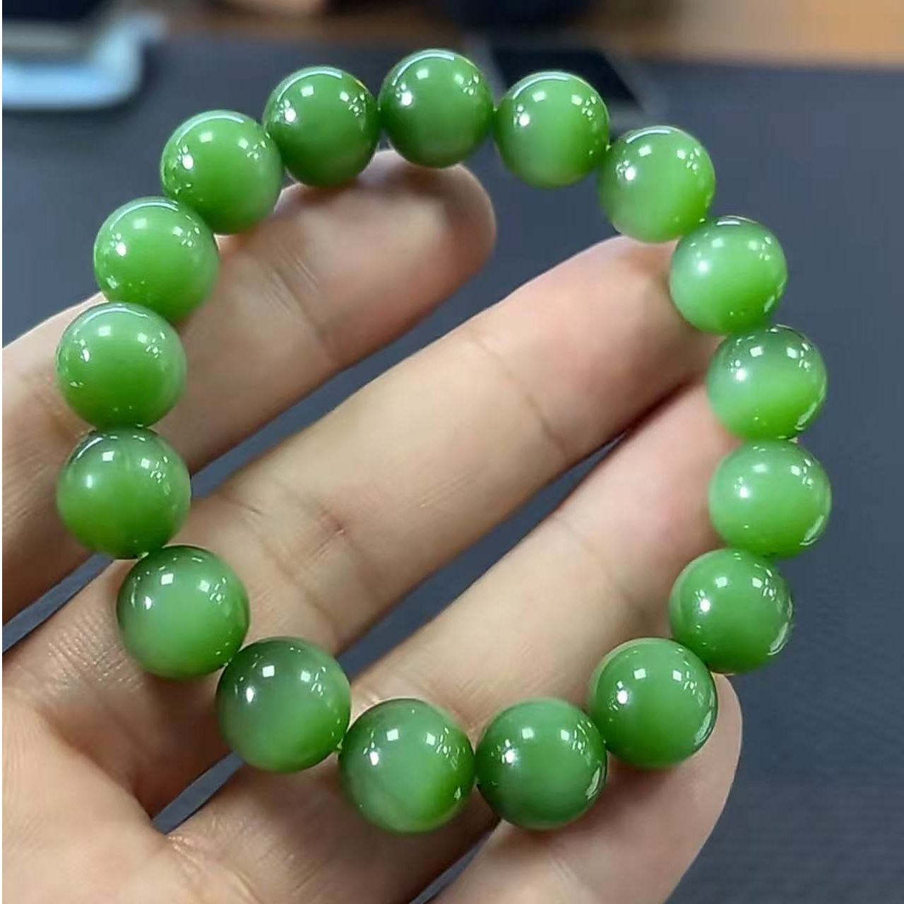 【何晟铭专属】和田玉手串  约12mm（多样性发一件）微黑点