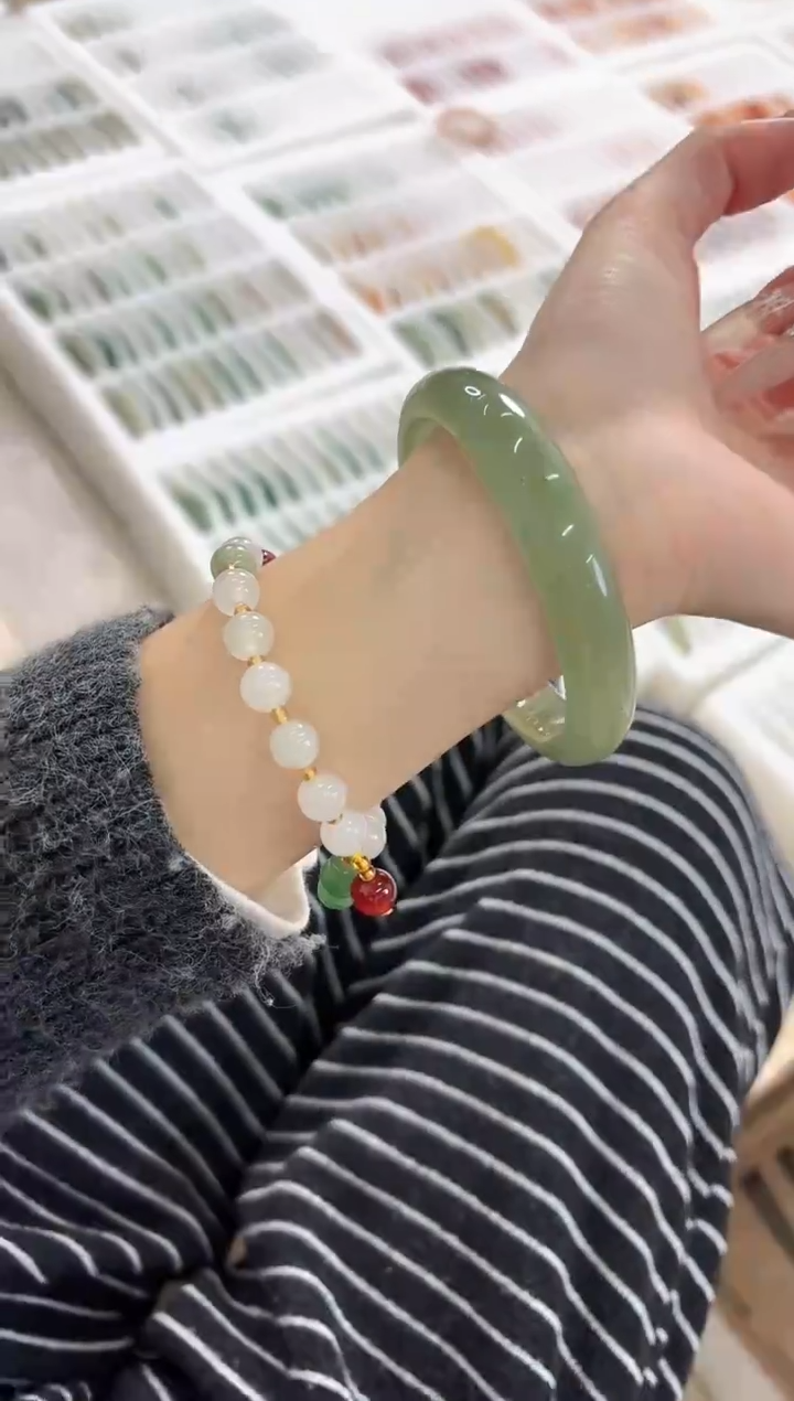 未镶嵌手镯石英质玉184-60D