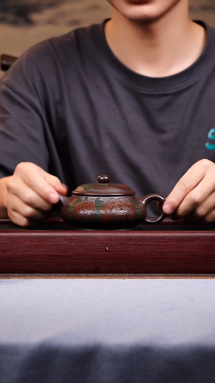 茶壶紫砂宜兴原矿紫砂作品  牡丹花