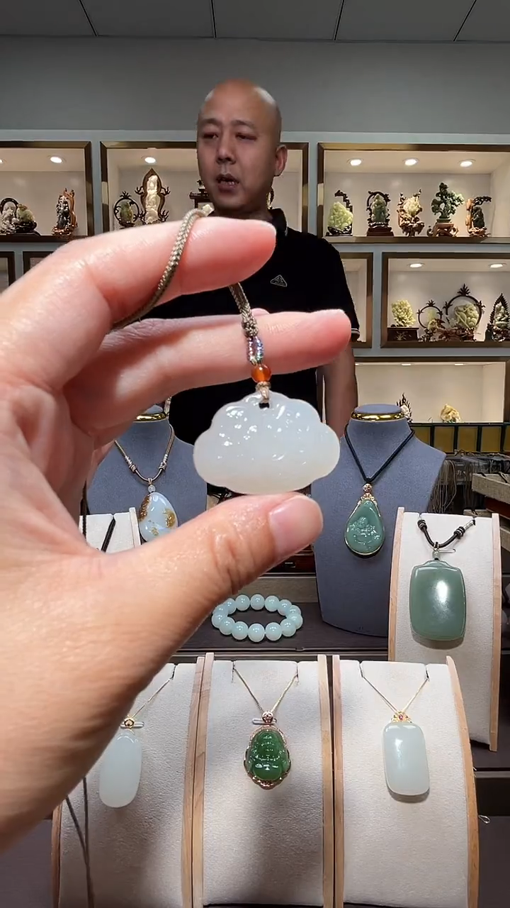 和田玉未镶嵌颈饰苏