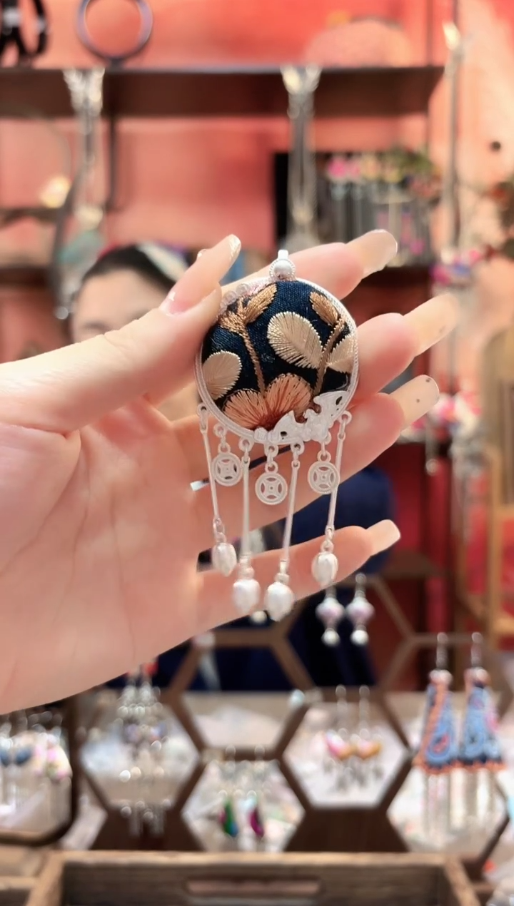 织绣云织谣民族风精美饰品 313