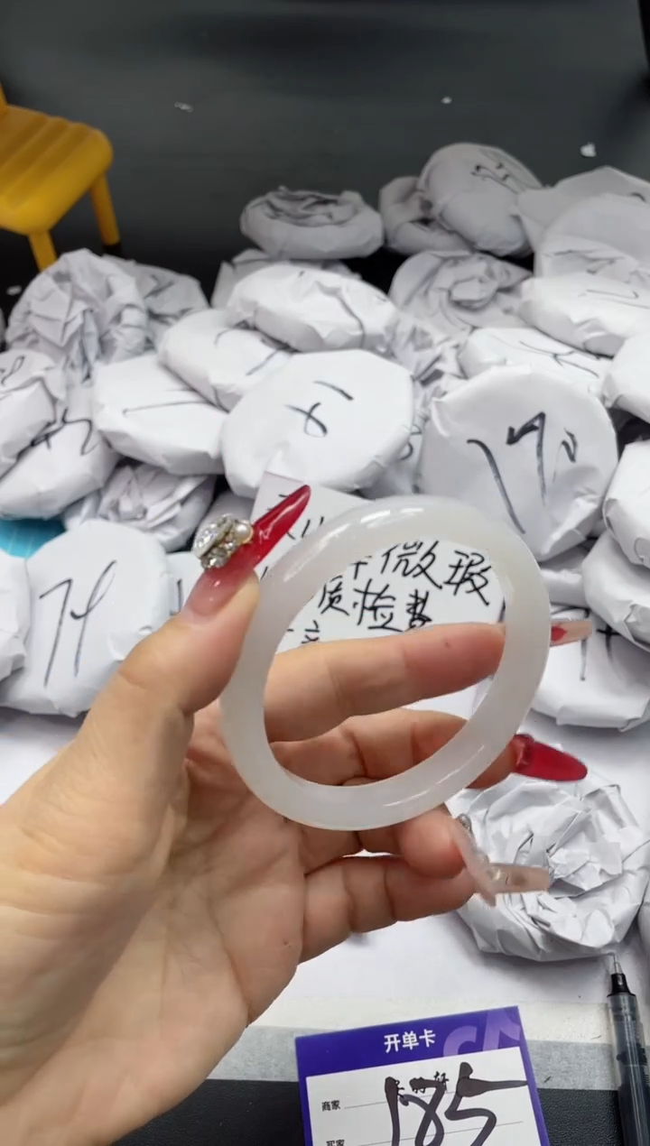 【闪购商品】石英质玉手镯未镶嵌185