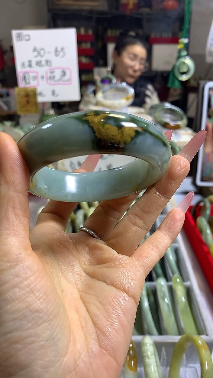 未镶嵌岫玉手镯52  57+ 包容