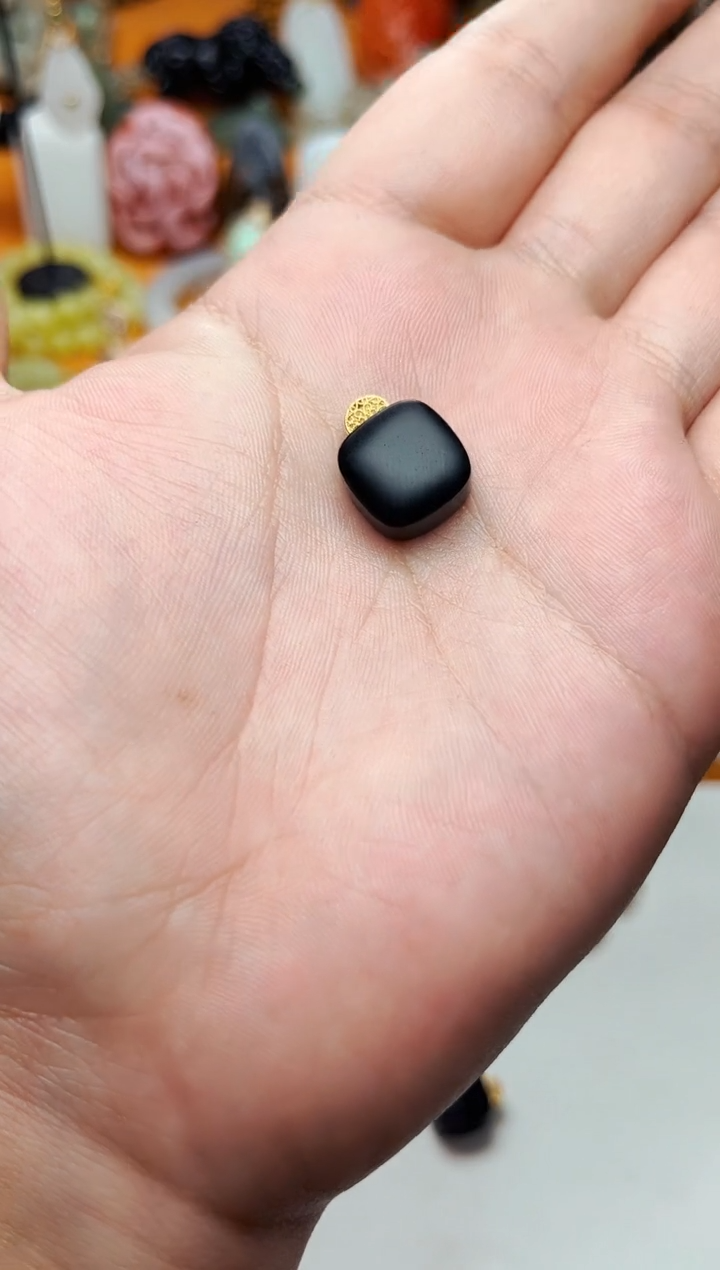 【闪购商品】和田玉颈饰18K金镶嵌方糖01