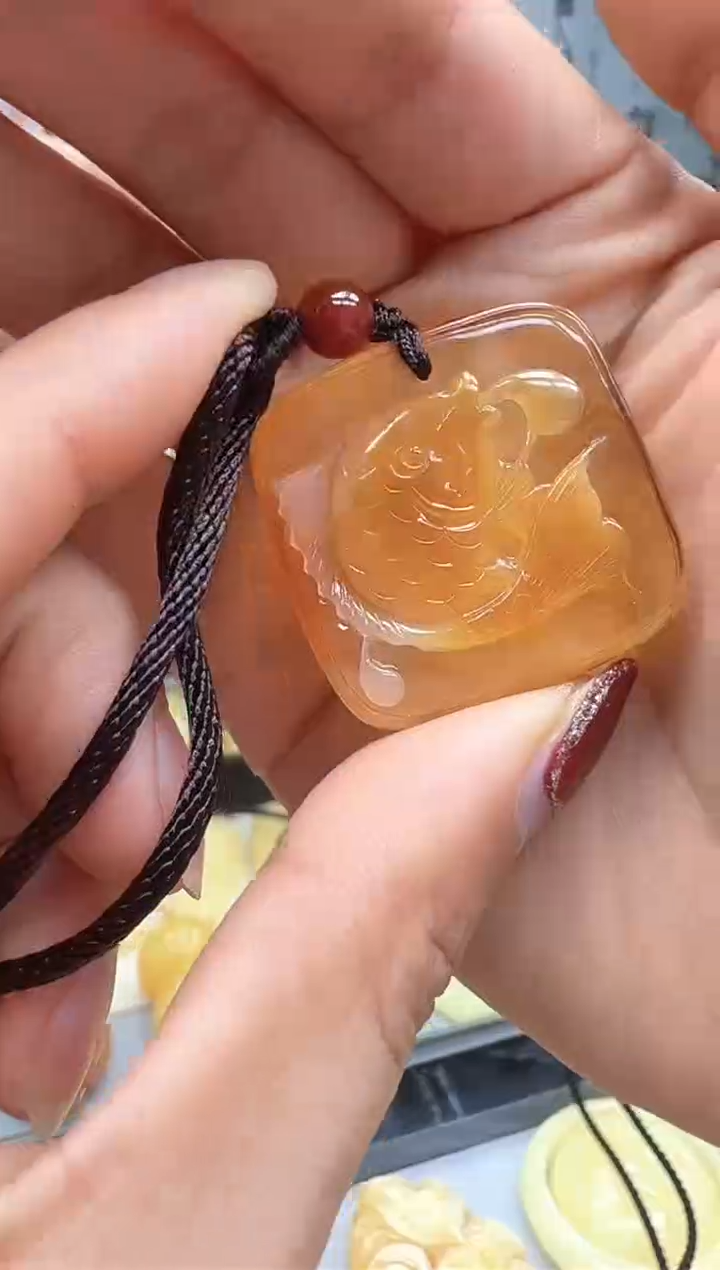 【闪购商品】琥珀裸石未镶嵌挂坠