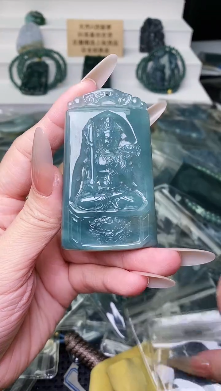 颈饰未镶嵌翡翠 