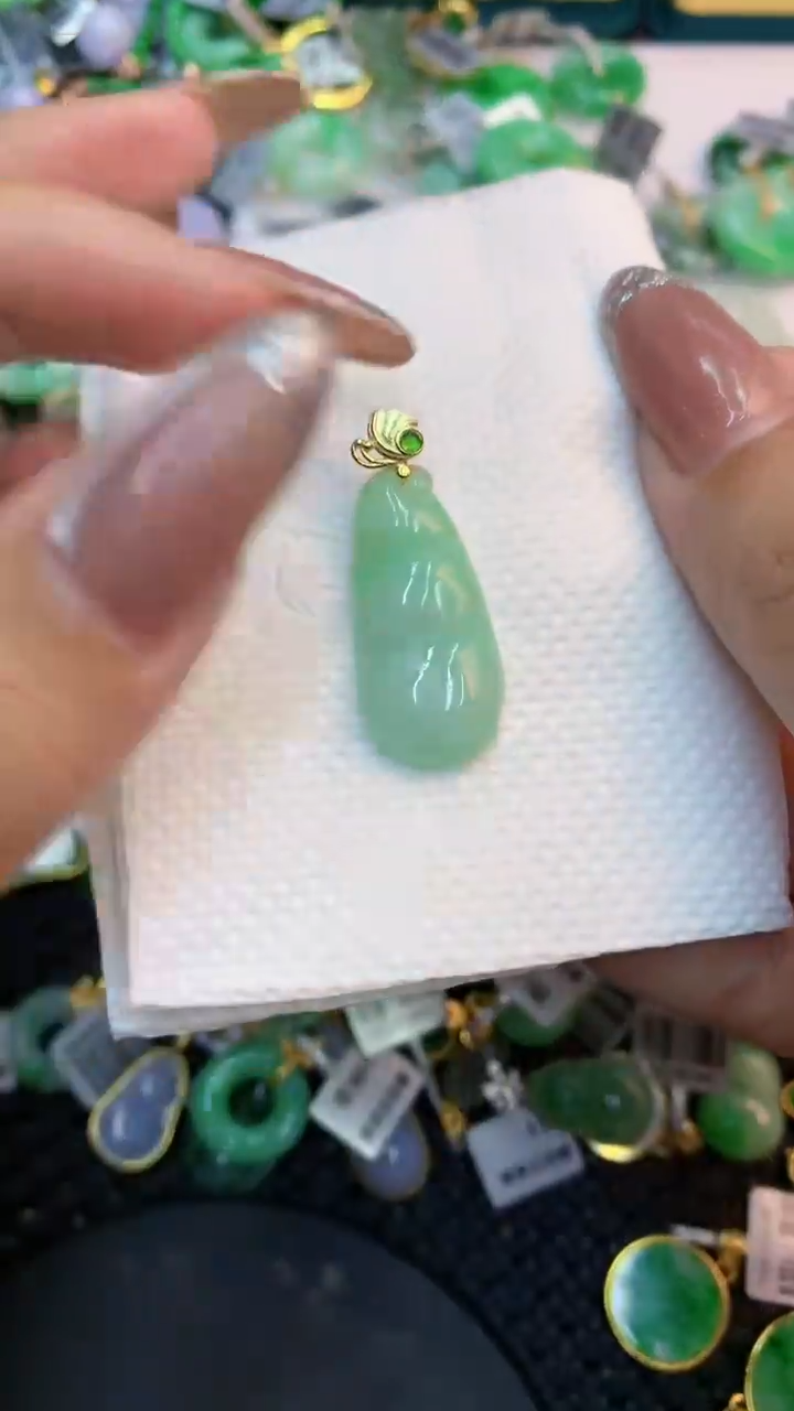 颈饰未镶嵌翡翠1