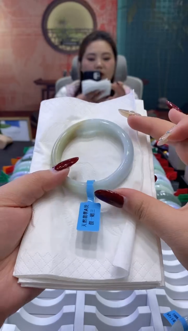 【闪购商品】翡翠手镯未镶嵌多人001136