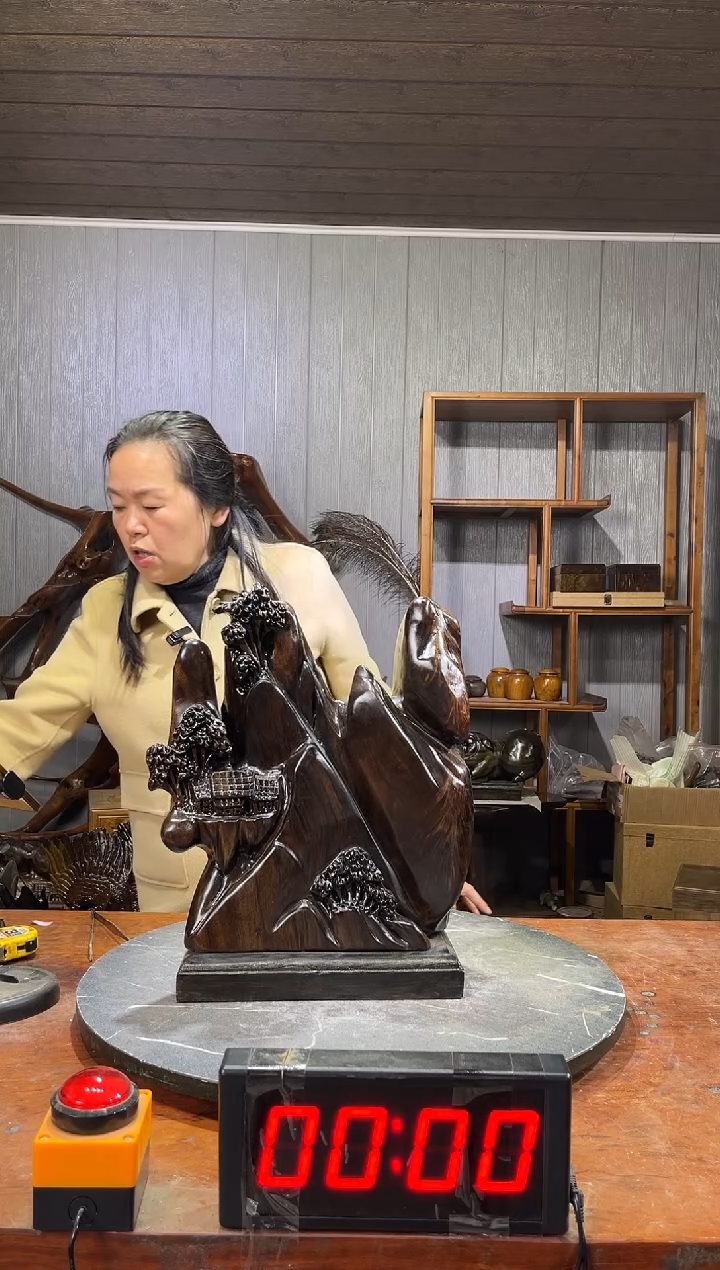 金丝楠神**灵阴沉木山水倒流香