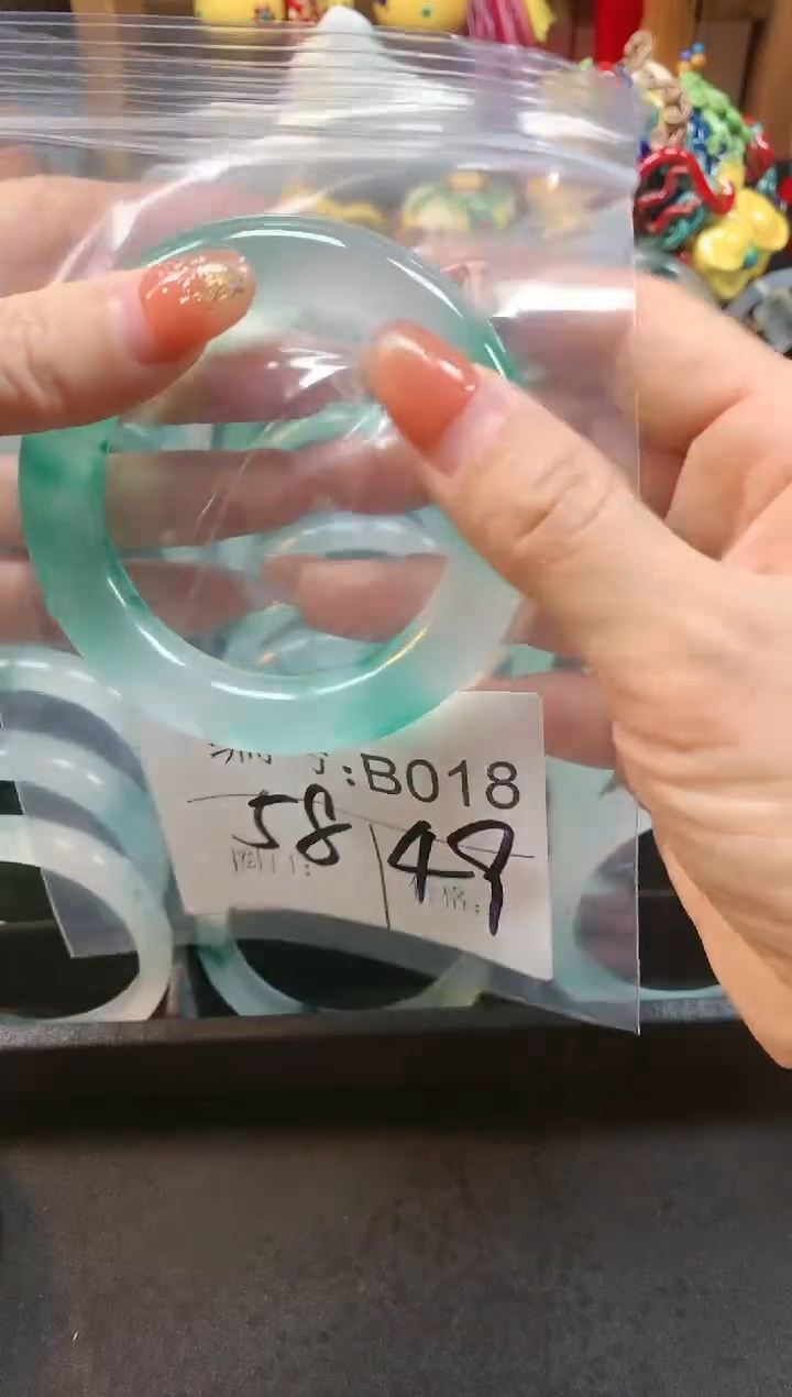 【闪购商品】石英质玉手镯未镶嵌58圈口B018