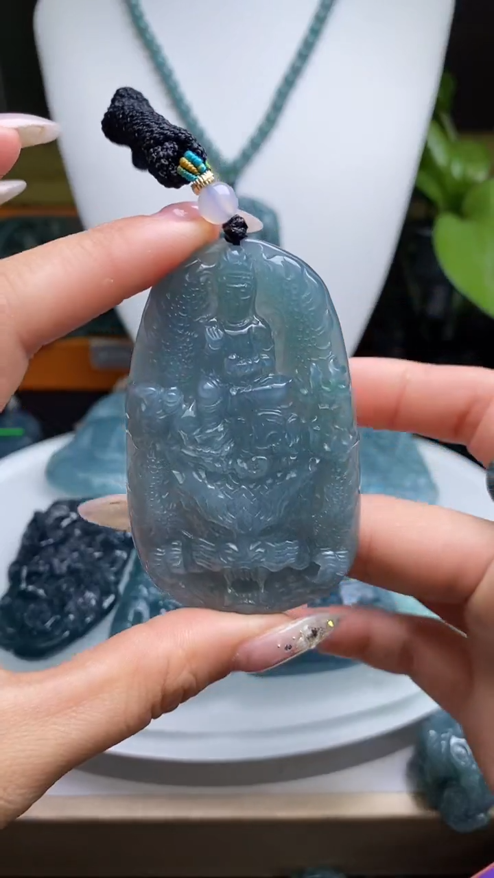 【闪购商品】翡翠未镶嵌颈饰         