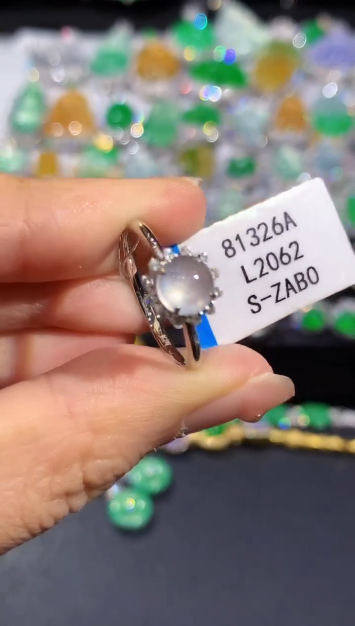 18K金镶嵌戒指翡翠L2062多样性发其一