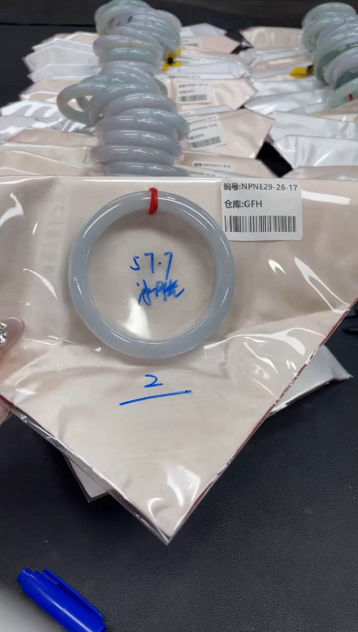 未镶嵌手镯翡翠翡翠手镯