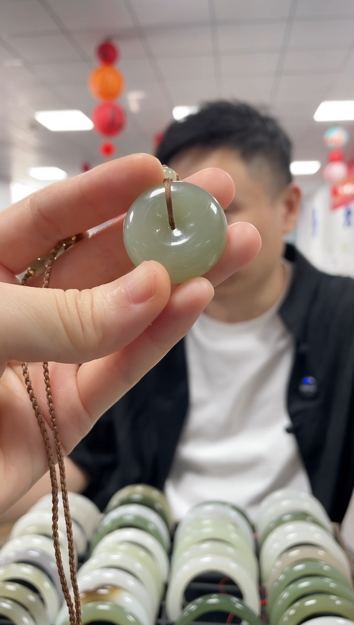 和田玉未镶嵌挂件葡萄肉平安扣吊坠一件