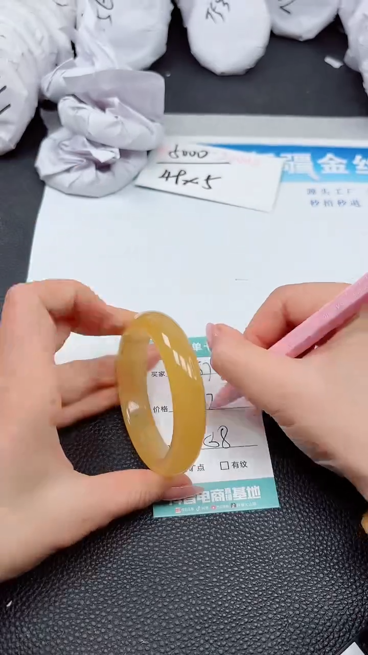 【闪购商品】石英质玉手镯未镶嵌A677