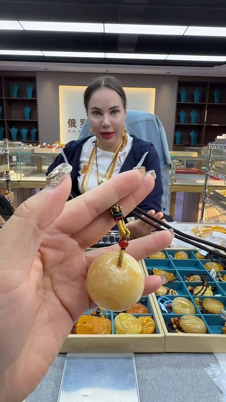 琥珀颈饰未镶嵌139秒拍号 假一罚三 