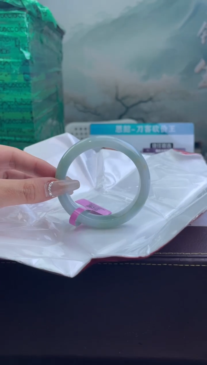 翡翠手镯未镶嵌3          