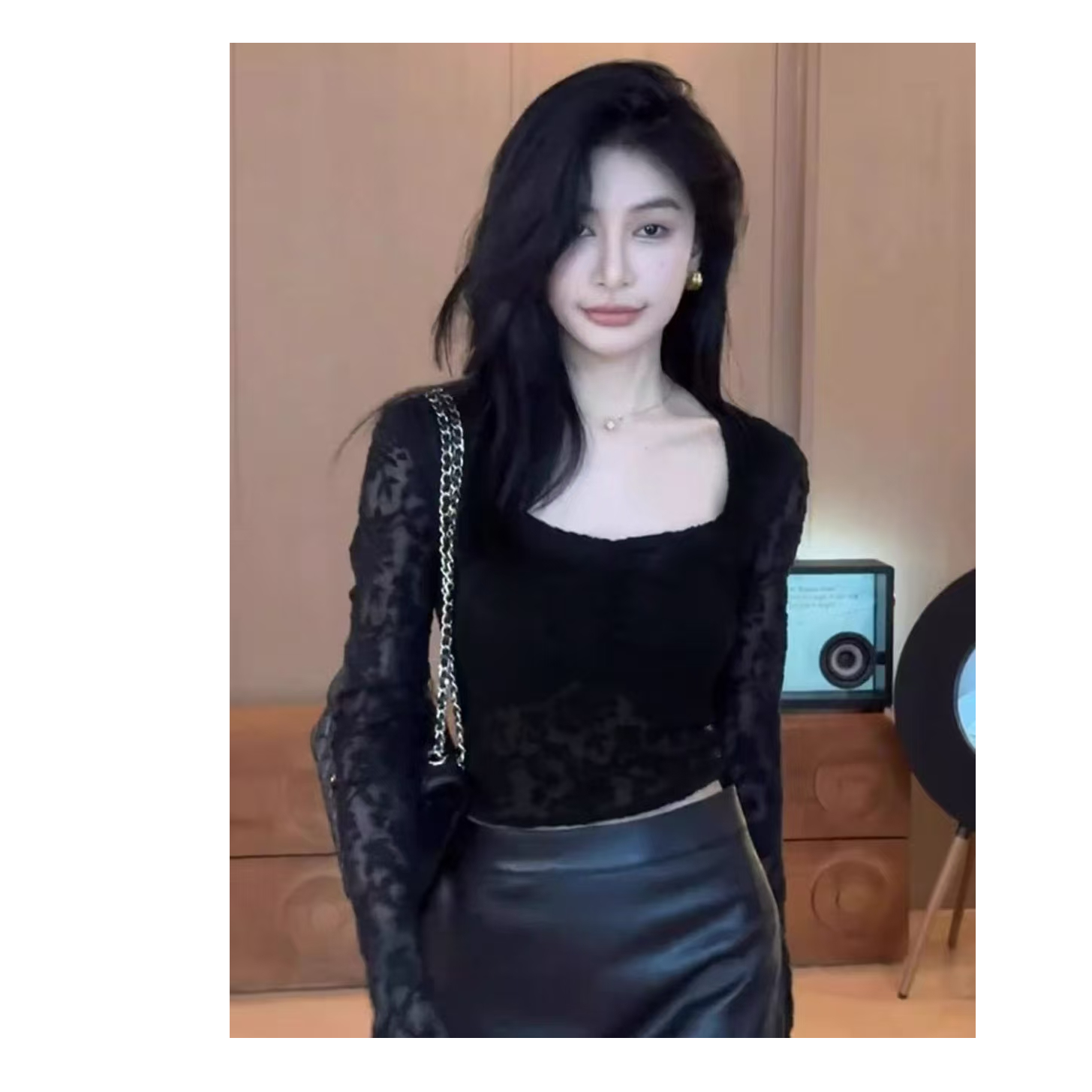 D913秋冬季新款时尚辣妹方领修身别致独特蕾丝衫