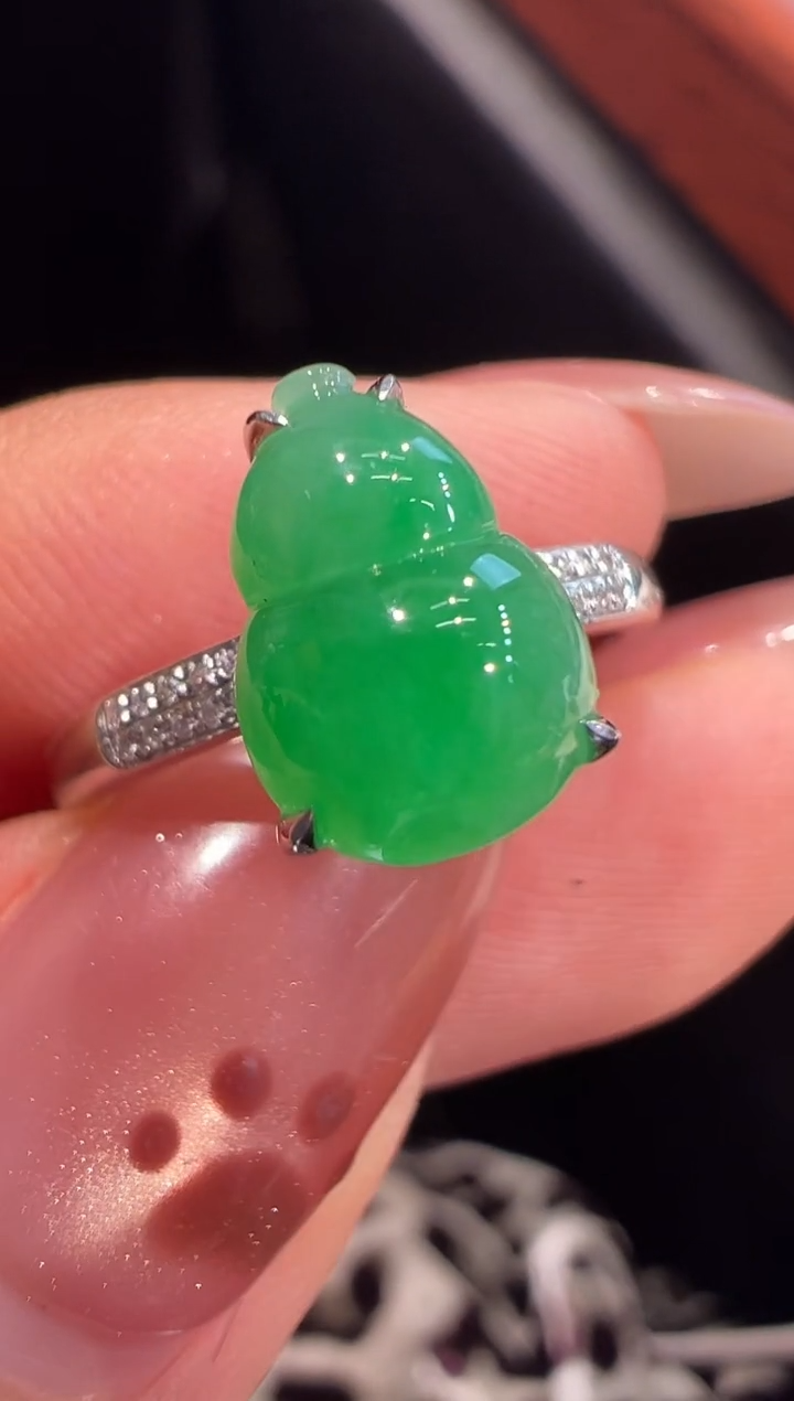 18K金镶嵌戒指翡翠戒指