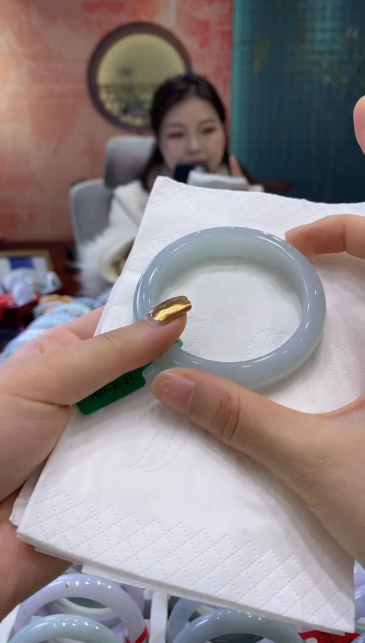 【闪购商品】翡翠手镯未镶嵌多人02508