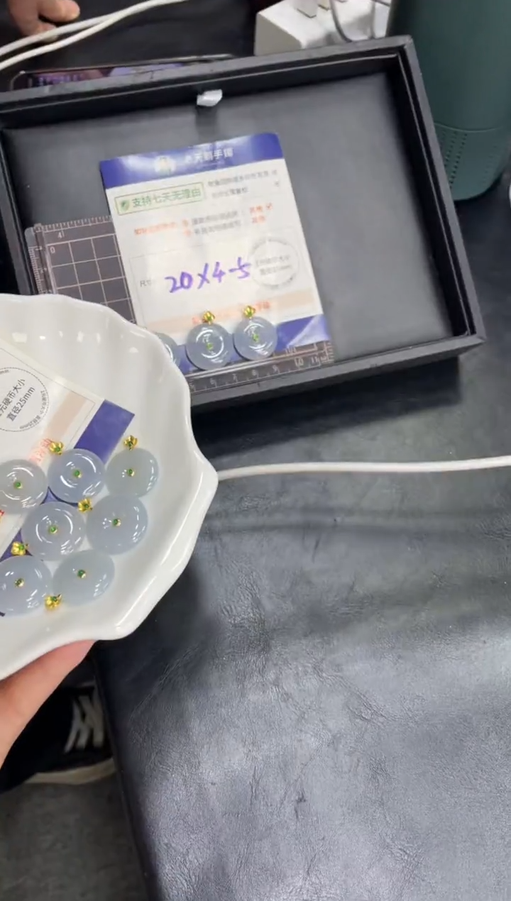 【闪购商品】翡翠挂件18K金镶嵌平安扣FL8配绳/多样性发其一CP