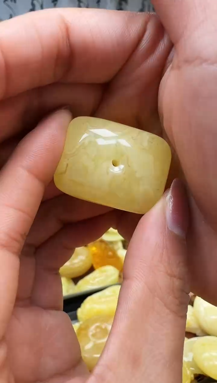 【闪购商品】琥珀裸石未镶嵌挂坠