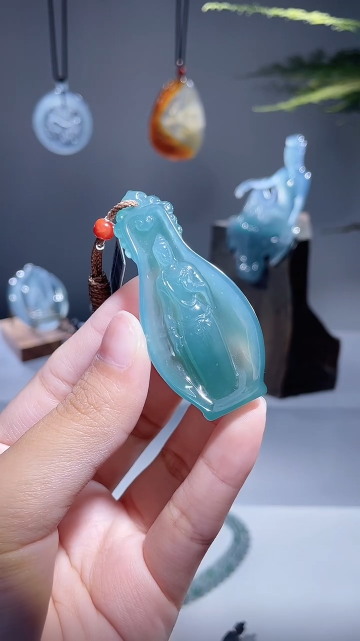 颈饰未镶嵌翡翠观音