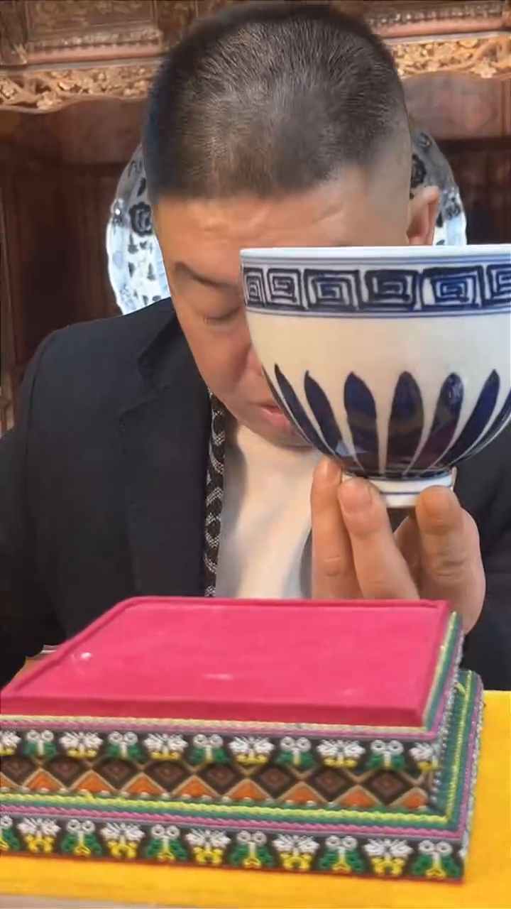 【闪购商品】瓷片66F现代工艺品一个