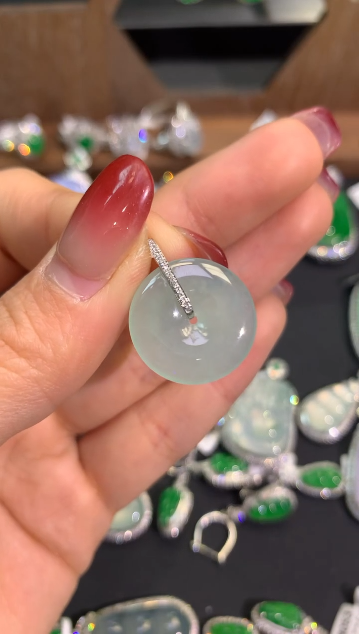 【闪购商品】翡翠吊坠(不含链)18K金镶嵌吊坠