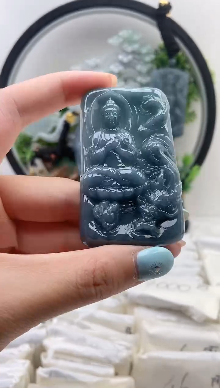 颈饰未镶嵌翡翠大日如来