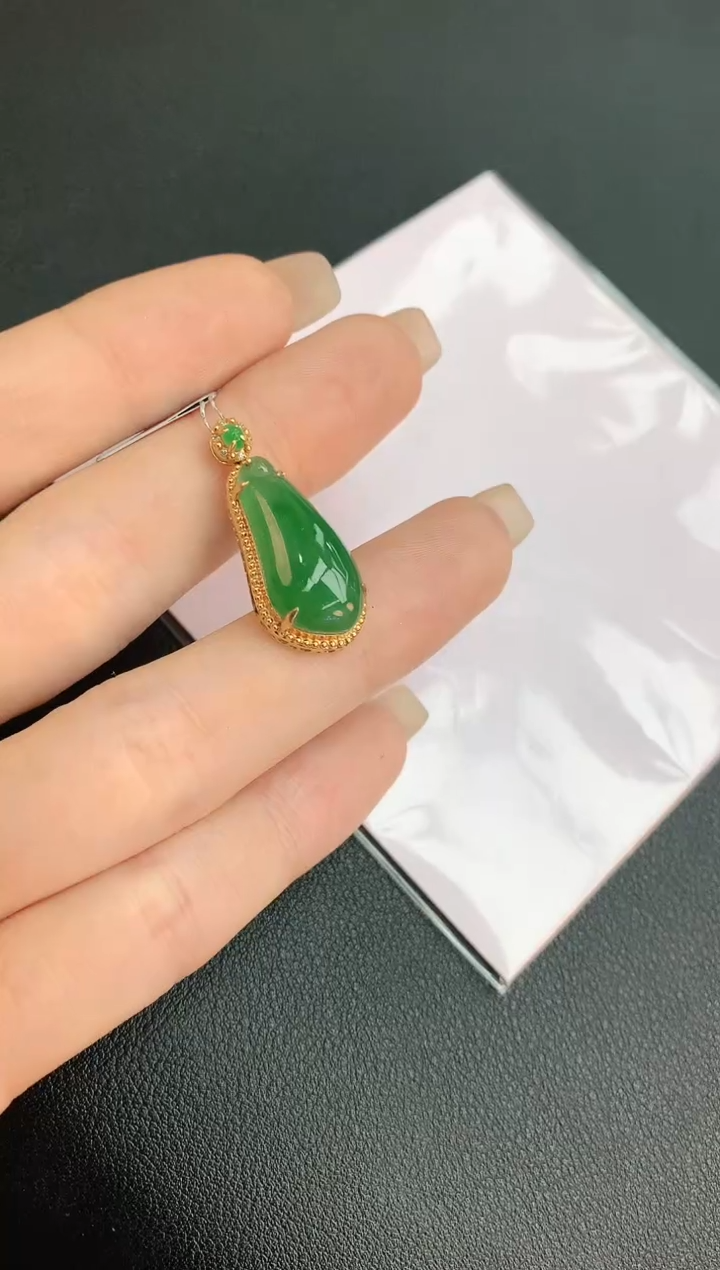 【闪购商品】翡翠颈饰18K金镶嵌赠礼盒证书 珍珍