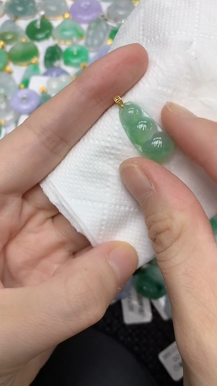 颈饰18K金镶嵌翡翠111111111