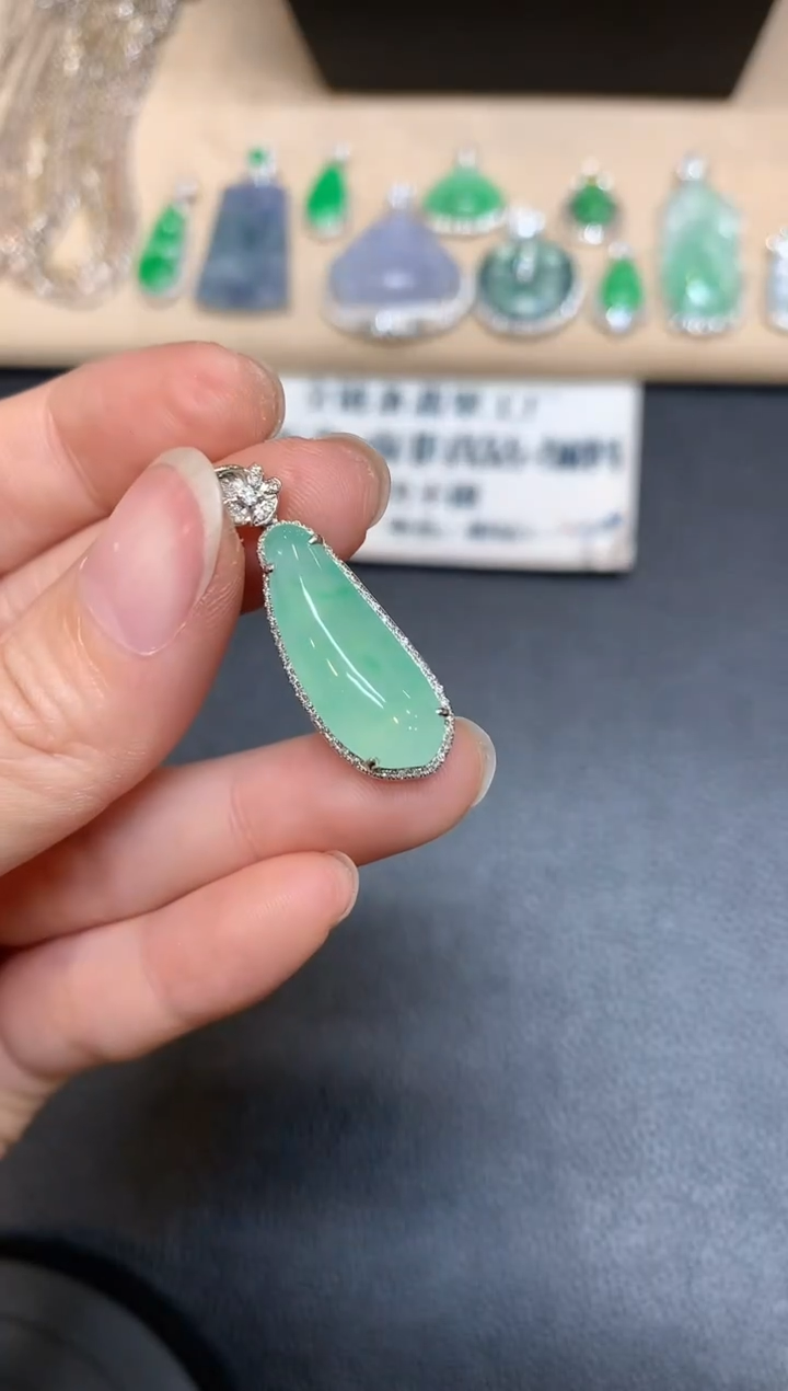 【闪购商品】翡翠颈饰18K金镶嵌【无服务费