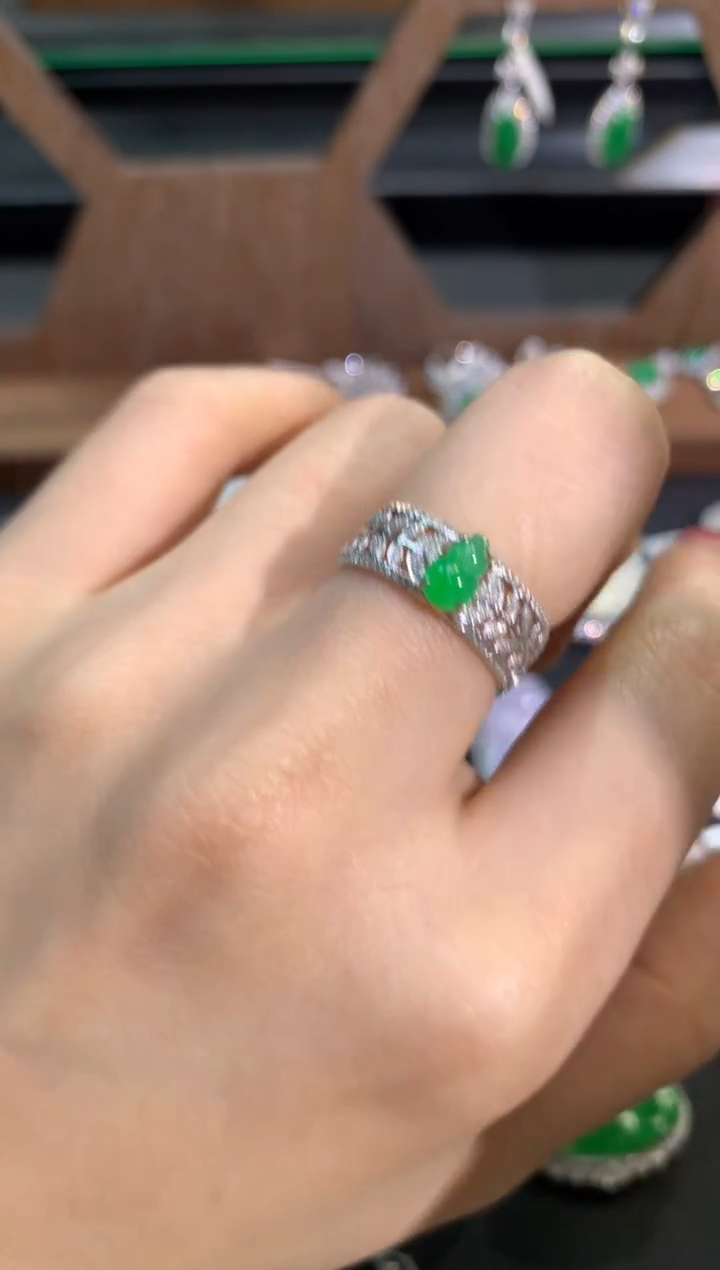 【闪购商品】翡翠吊坠(不含链)18K金镶嵌戒指