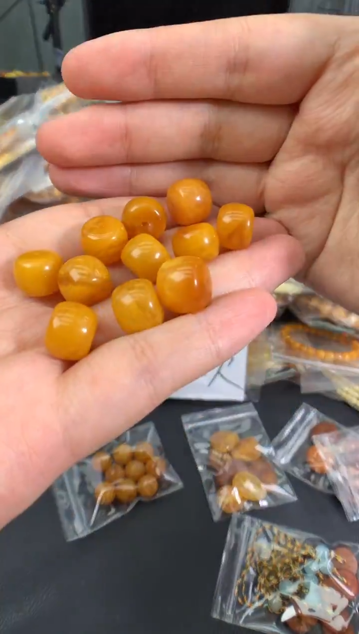 蜜蜡未镶嵌珠宝奇石多样性发一件