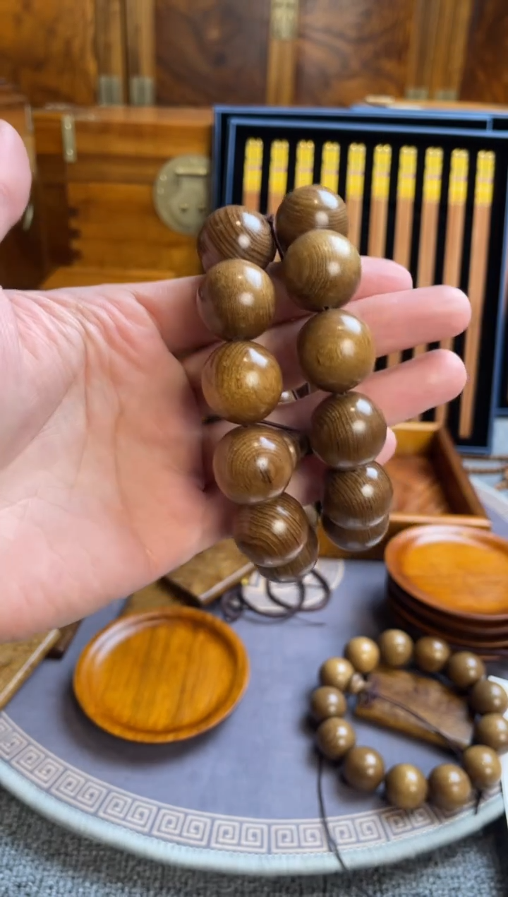 【闪购商品】金丝楠乌木帝王黄猫眼纹2.0*12颗