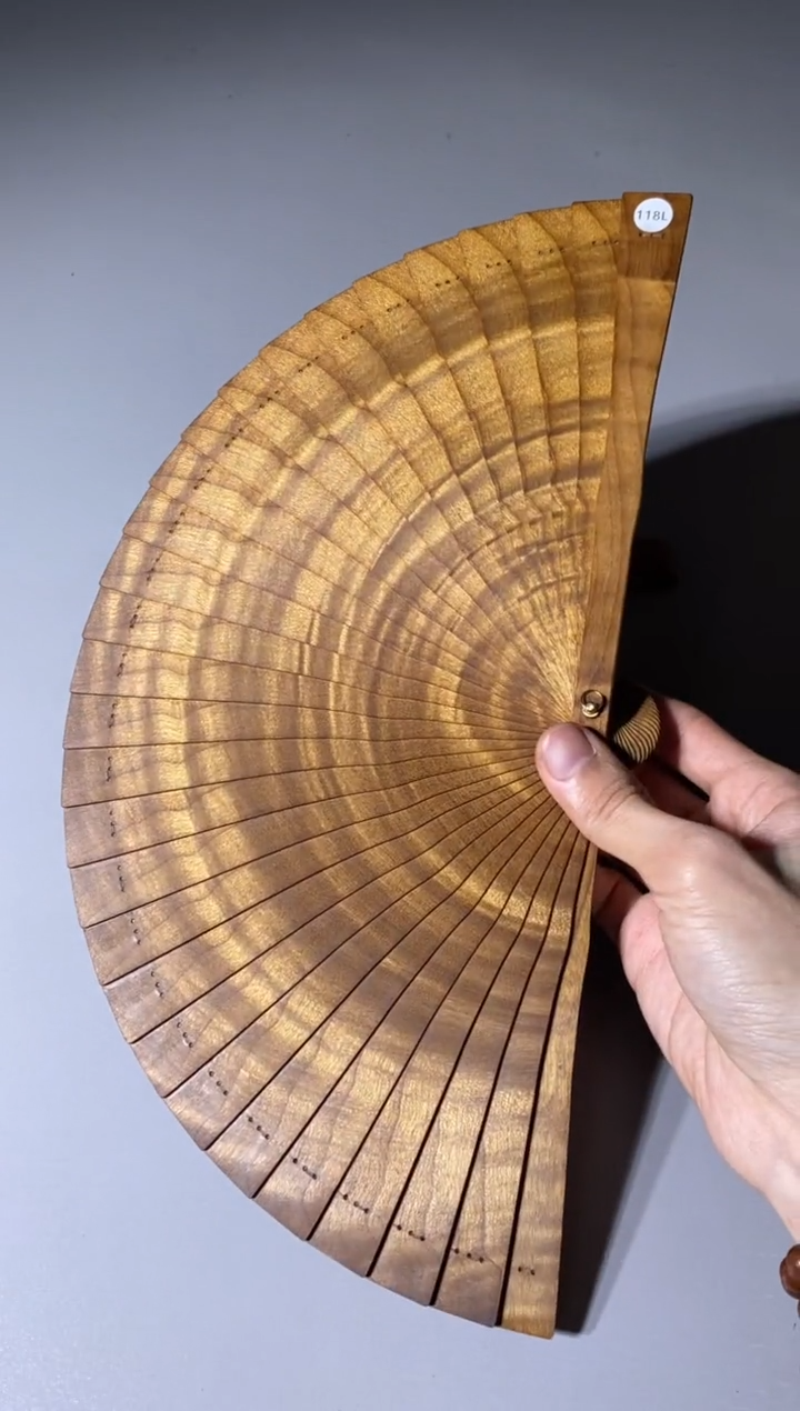【闪购商品】金丝楠木雕118号18cm精品金丝楠扇子