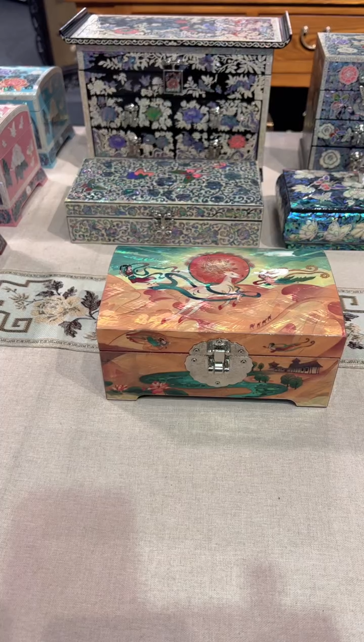 【闪购商品】鱼锁绒布底·弘贝雅螺钿漆器文化馆