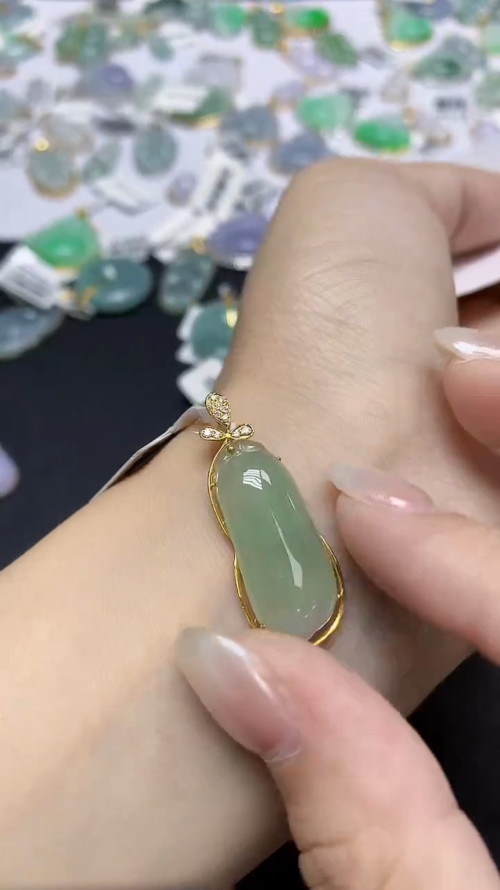 翡翠18K金镶嵌颈饰天然缅甸翡翠A货