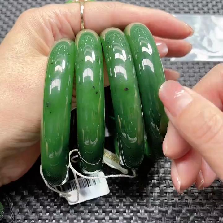 【老郑家】和田玉手镯一支 (多样性发1件) 带红皮