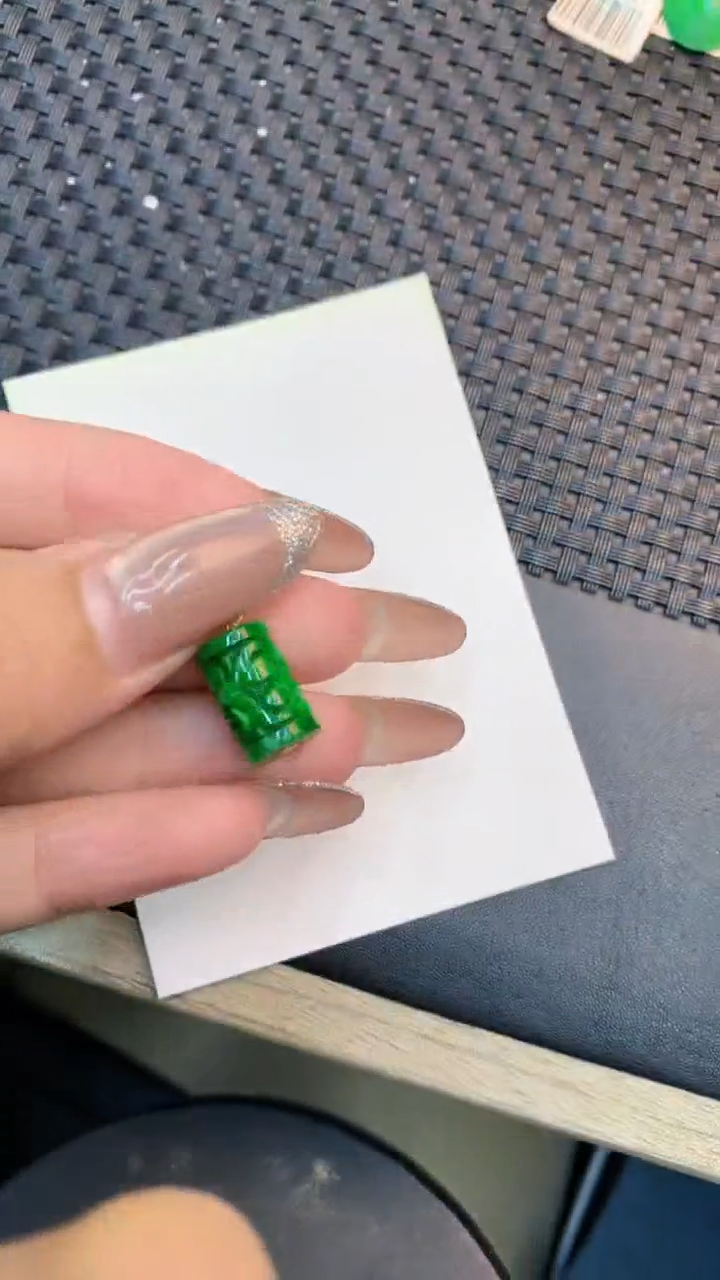 颈饰18K金镶嵌翡翠1