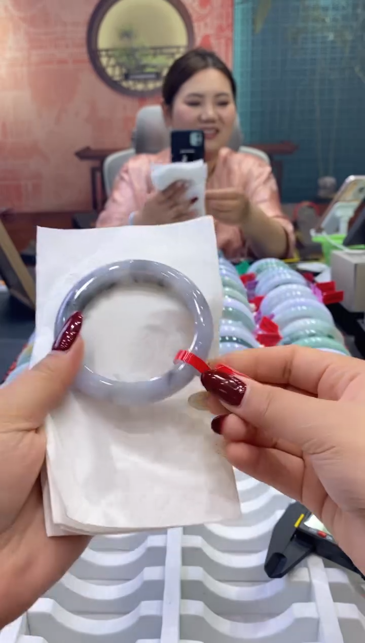 【闪购商品】翡翠手镯未镶嵌多人0010502